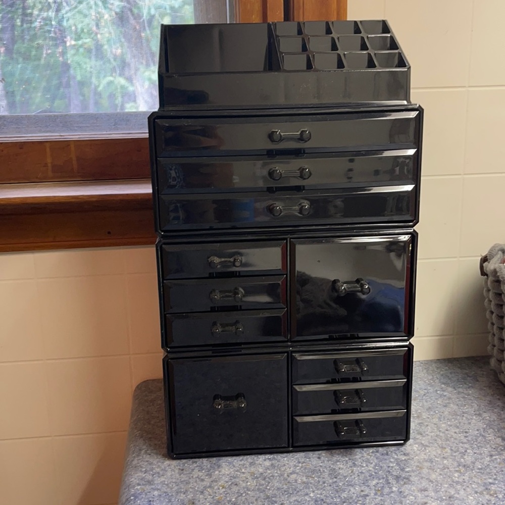 Stackable makeup storage